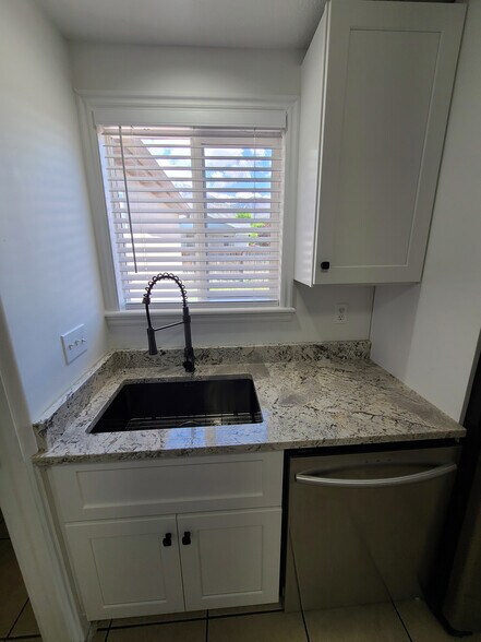 Building Photo - 1024 N 600 W