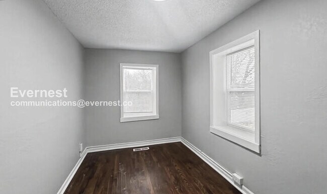 Building Photo - Spacious 3-Bedroom Home with Deck and Modern Appliances