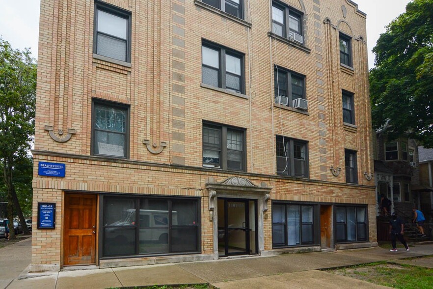 Primary Photo - 1104 W Wellington Ave