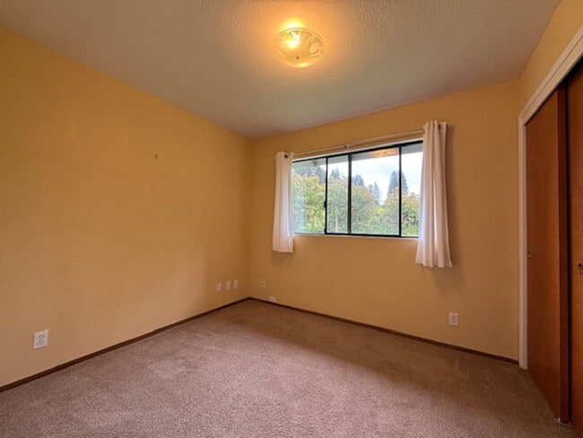 Building Photo - Two bedroom country charmer close to Occidental $2800.00