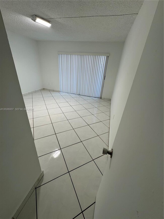 Building Photo - 1555 W 44th Pl