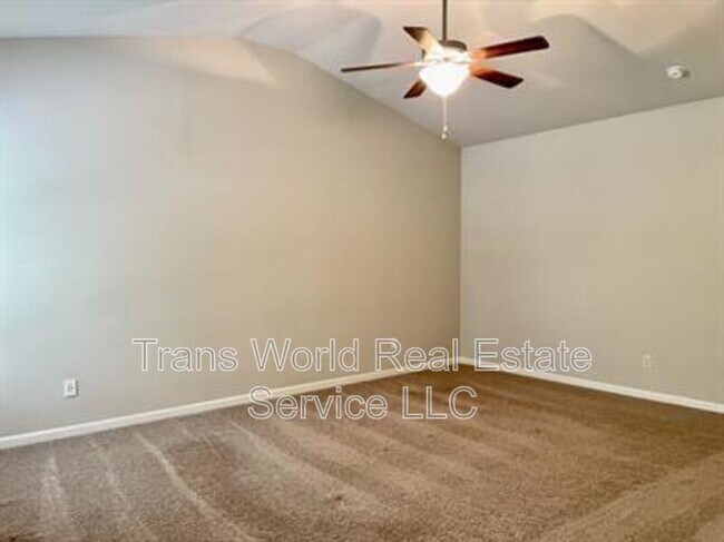 Building Photo - 5689 Wheeler Ridge Rd