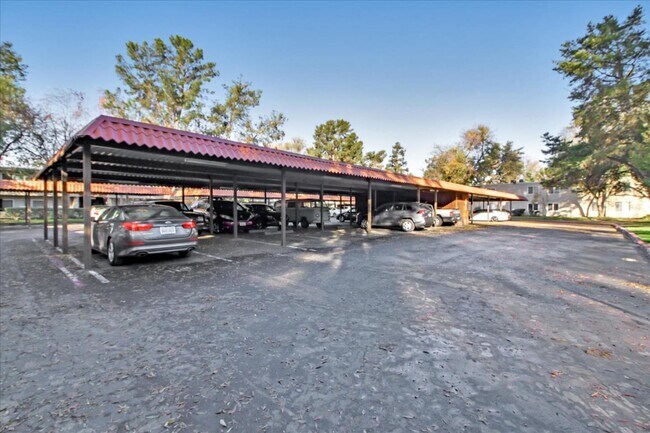 Building Photo - 280 Tradewinds Dr