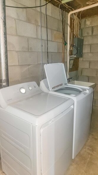 Building Photo - 9 Heights Rd NE