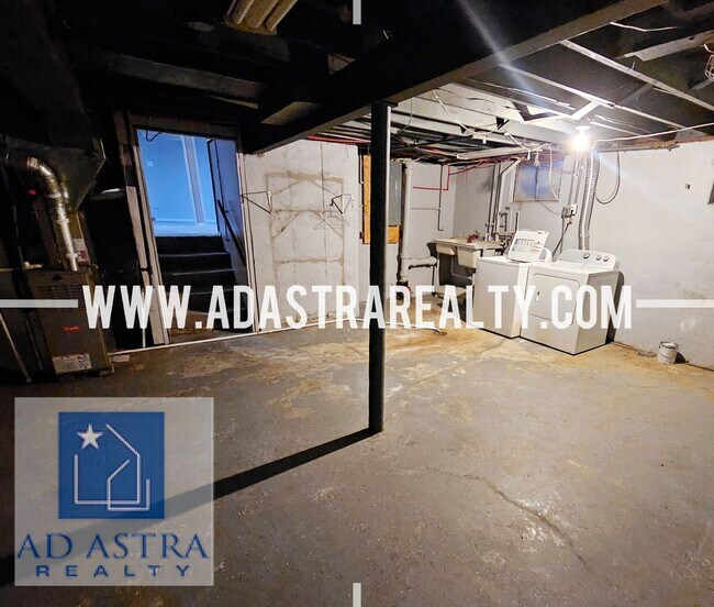 Building Photo - Open 3 Bed 2 Bath Home KCMO!!-Available NOW!!