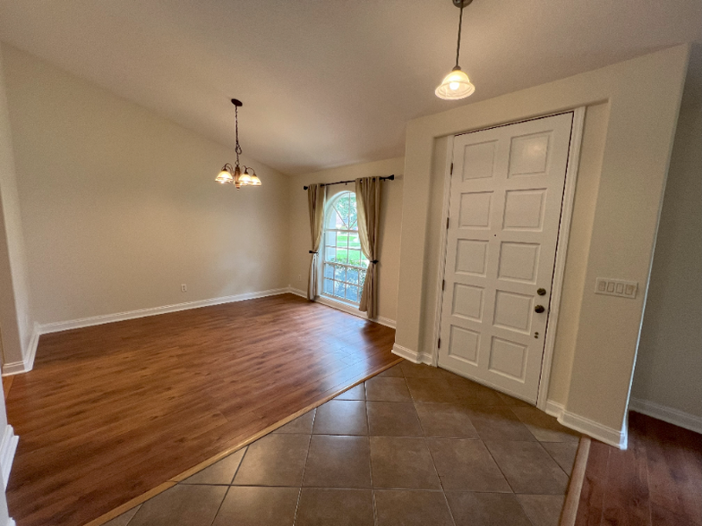 Building Photo - 345 Silver Pine Dr