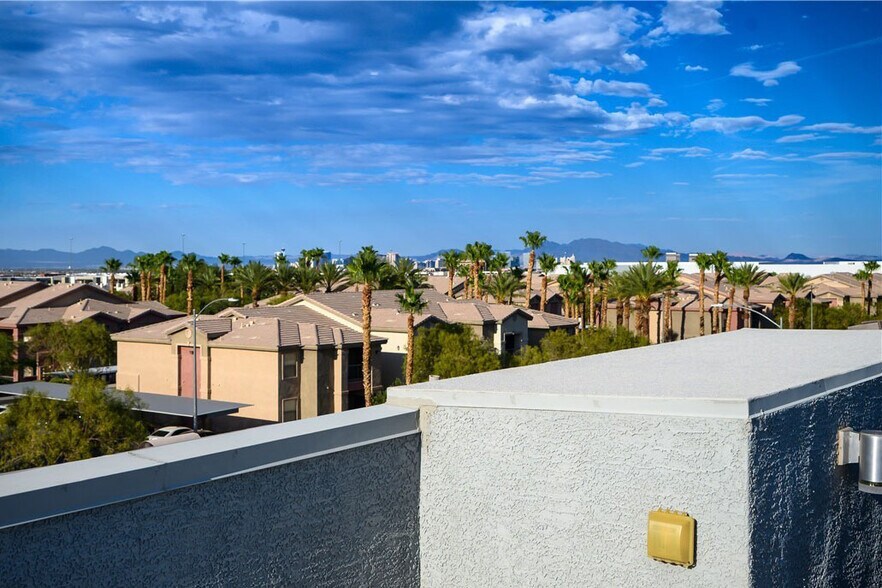 Building Photo - 8044 Carpenter Creek Ave