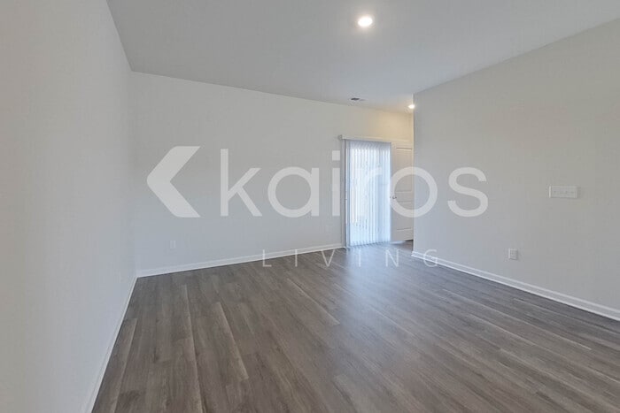 Building Photo - 2091 Banyon Cir