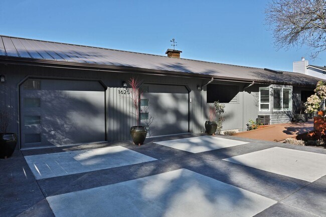 Building Photo - 1625 Dorsey Dr