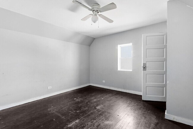 Building Photo - 6913 S Throop St