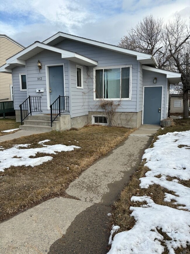 Building Photo - 913 N Park Ave