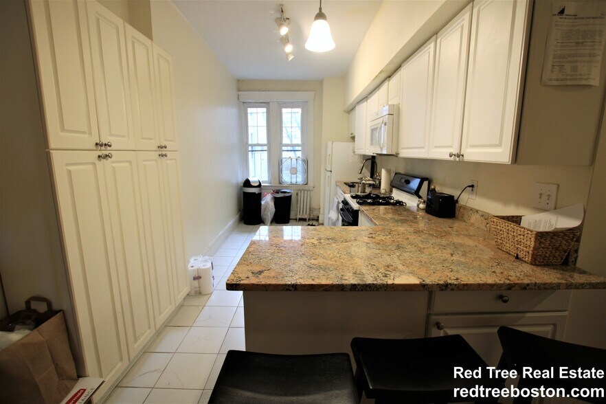 Building Photo - 1868 Commonwealth Ave