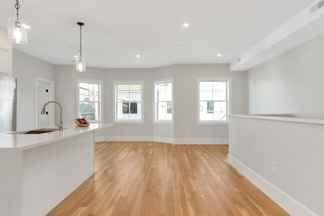 Building Photo - 26 Berkshire St