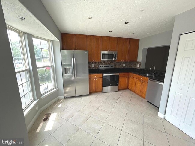 Building Photo - 17930 Cottonwood Terrace