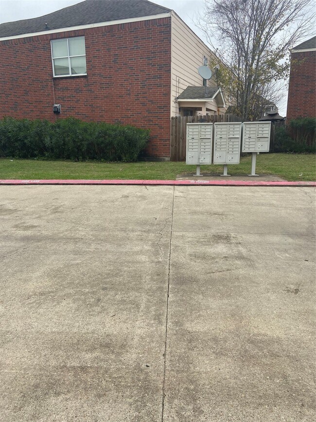 Building Photo - 3304 Twp Grove Ln