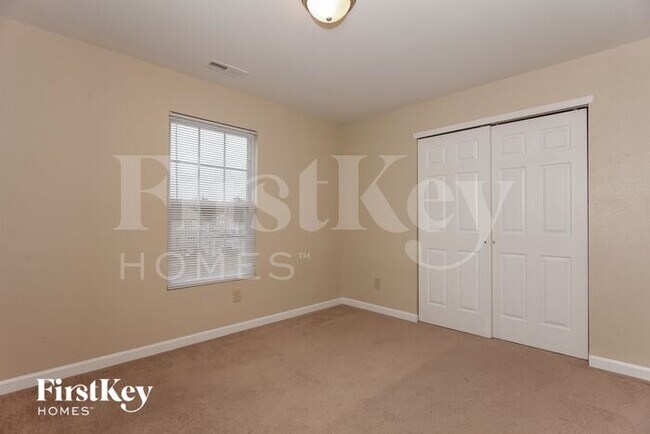 Building Photo - 955 Littleton Dr