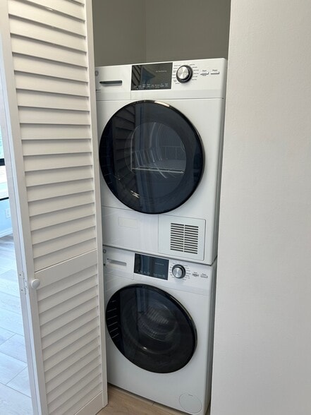 Washer and Dryer - 2121 Ala Wai Blvd
