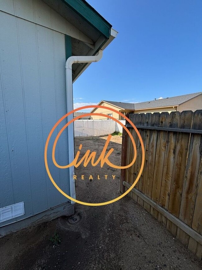 Building Photo - Charming Duplex in Quiet Dayton Neighborhood!