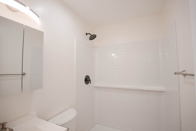 Building Photo - 825 W 167th St