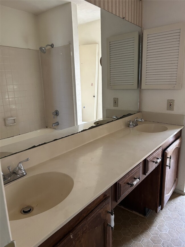 Building Photo - 4223 E Peachfield Cir
