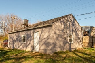 Building Photo - N Lewis Pl Triplex