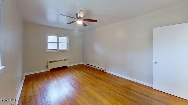 Building Photo - 31 Parkwood St