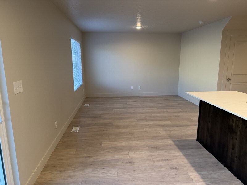 Building Photo - 4013 S Woodland Ave