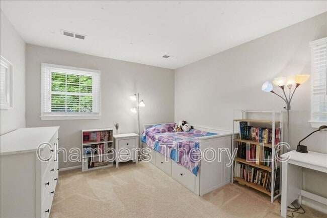 Building Photo - 9902 Madrigal Way