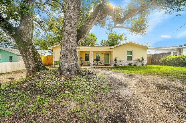 Building Photo - 4540 SW 26th Terrace