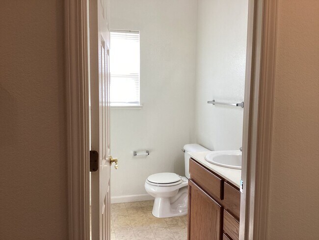 Building Photo - 5162 W Home Ave