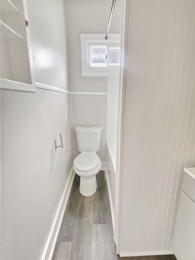 Building Photo - 209 Seward Ave NW