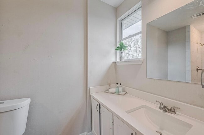 Building Photo - 505 Stoneledge Dr