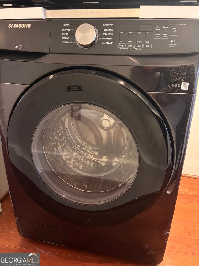 Building Photo - 204 Walker St SW