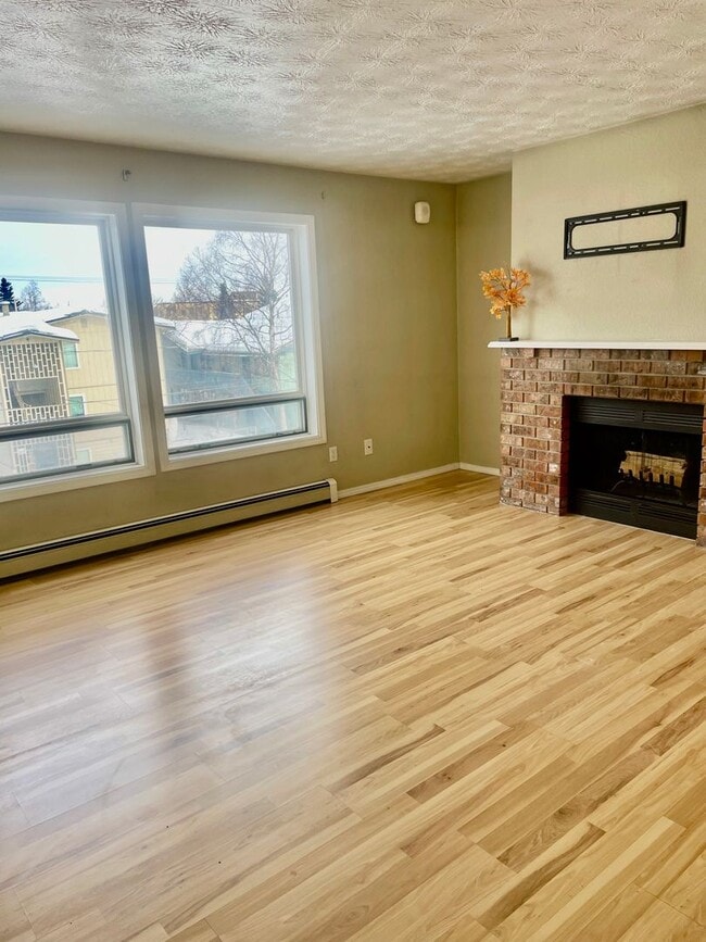 Building Photo - 329 E 14th Ave