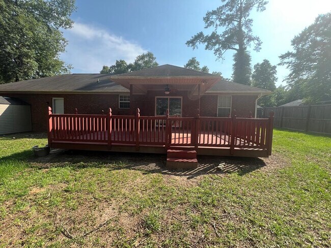 Building Photo - 3290 Valencia Dr