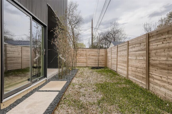Building Photo - 1214 Pasadena Dr