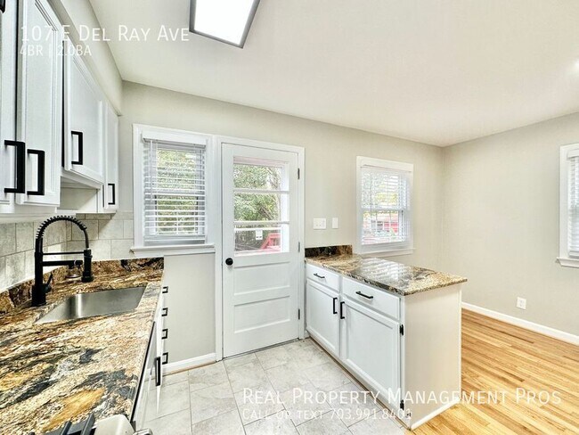 Building Photo - 107 E Del Ray Ave