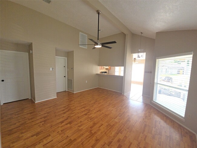 Building Photo - 11130 Thunderhaven Dr