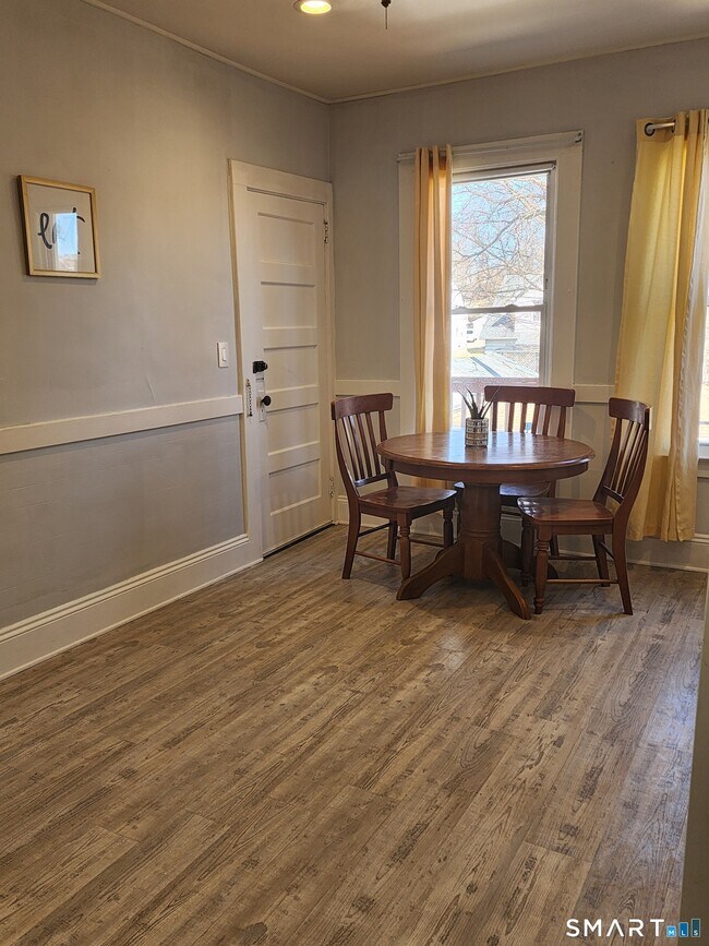 Building Photo - 458 Hillside Ave