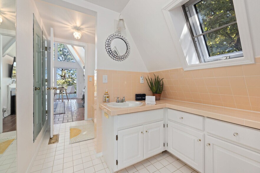 Building Photo - 11704 Dogwood Dr