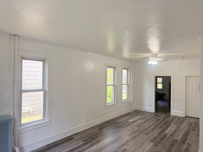 Building Photo - 657 Plum St