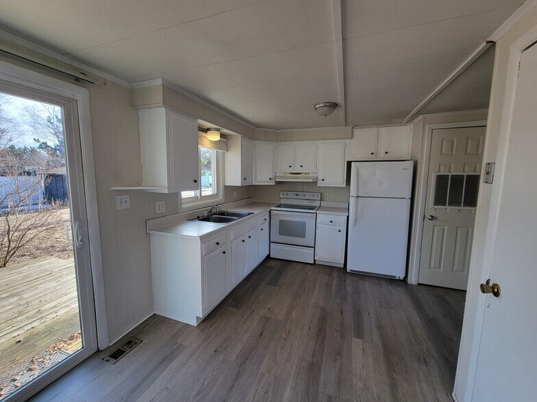 Building Photo - 2883 Princeton Dr