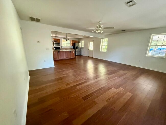 Building Photo - 3116 Alenes Dr