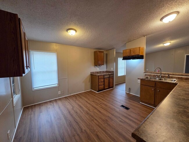 Building Photo - 2956 Lake Park Rd