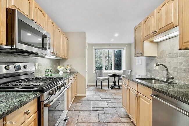 Building Photo - 2 br, 3 bath House - 17 Highland Ct