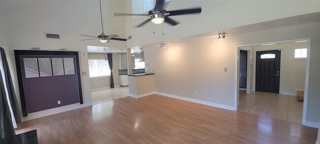 Building Photo - 11302 Meadow Lake Dr