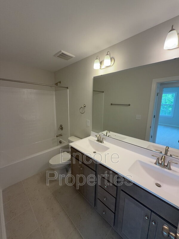 Building Photo - 135 Little Gem Ln