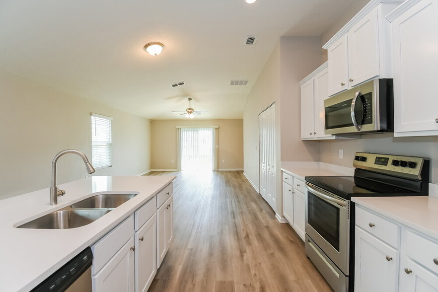 Building Photo - 8334 Cape Fox Dr
