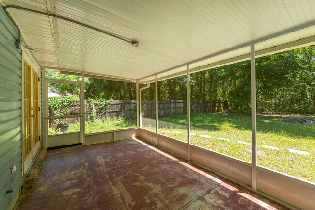 Building Photo - 4863 Kensington Ln
