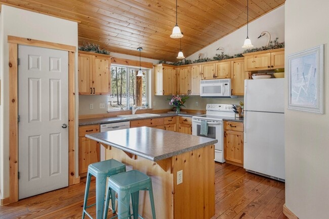 Building Photo - Available until April- Short Term Lease